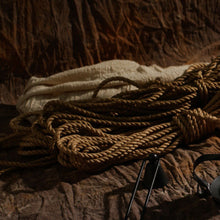 Lade das Bild in den Galerie-Viewer, Erotic Artisan Shibari Hemp Rope