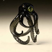Lade das Bild in den Galerie-Viewer, One-Eyed Octopus Chastity Cage