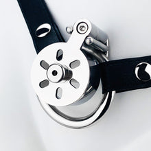 Lade das Bild in den Galerie-Viewer, Shrinking Chastity Cage With Belt - Metalchastity