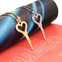 Lade das Bild in den Galerie-Viewer, Heart Shaped Chastity Cage Cylinder Lock With Chain
