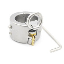 Lade das Bild in den Galerie-Viewer, Male Chastity Ring
